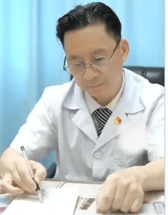 国内著名精神科北京六院进修专家甘永平专家莅临武汉友好医院会诊