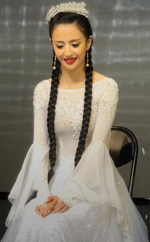 那些留过长辫子造型的女明星