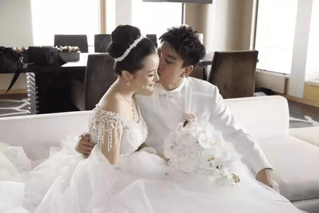 贾乃亮李小璐分手后谁都没再婚,多年都在坚守一个承诺,可能会复婚