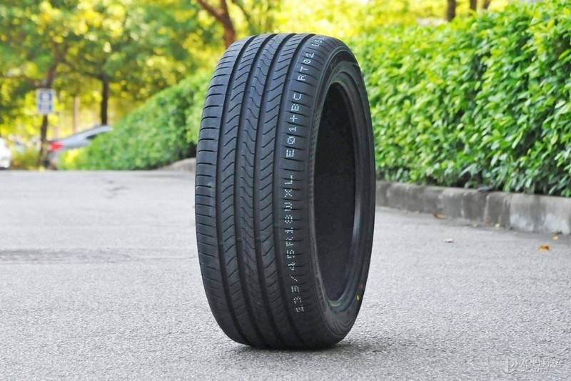 r18和235/40 r19两种