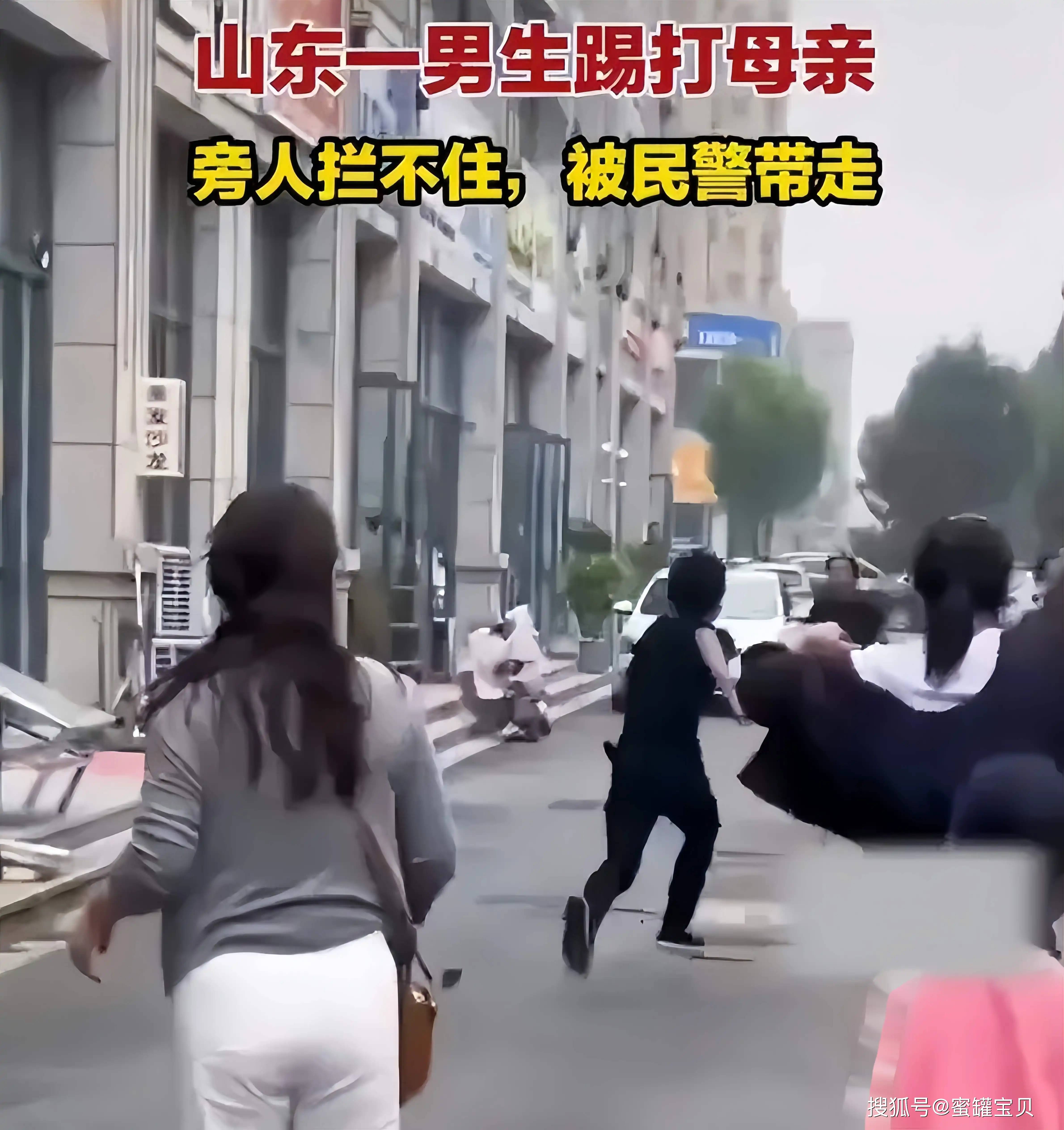 妈妈被儿子和爸爸一前一后攻击