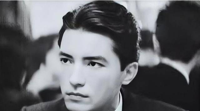 亚洲第一美男尊龙,林青霞为看他一夜不睡,73岁无妻无子与狗相伴