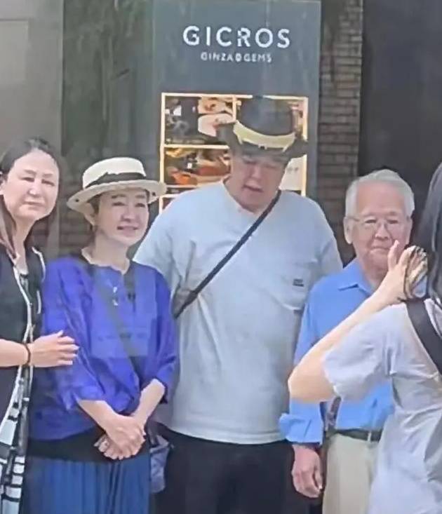 皇阿玛的甜蜜日常:张铁林与女友刘玉婉的日本浪漫之旅