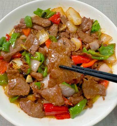 家常爆炒牛肉，香到掉眉毛的秘诀全在这！新手也能轻松学会！