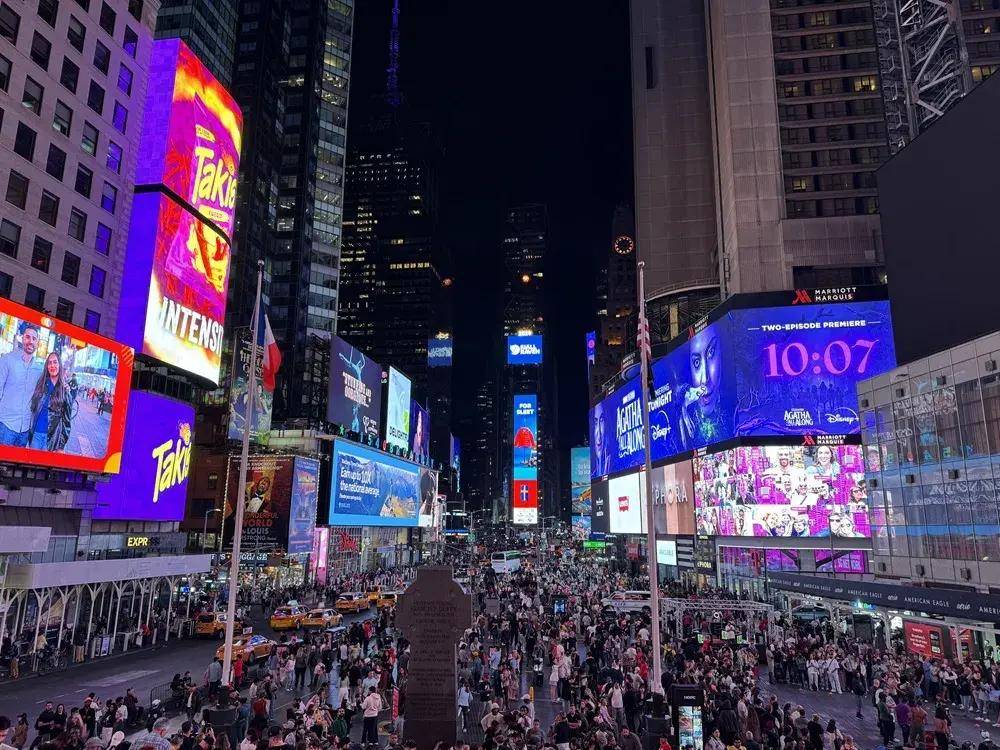 五洲名人演讲局走进美国纽约时代广场|全球名人邀约