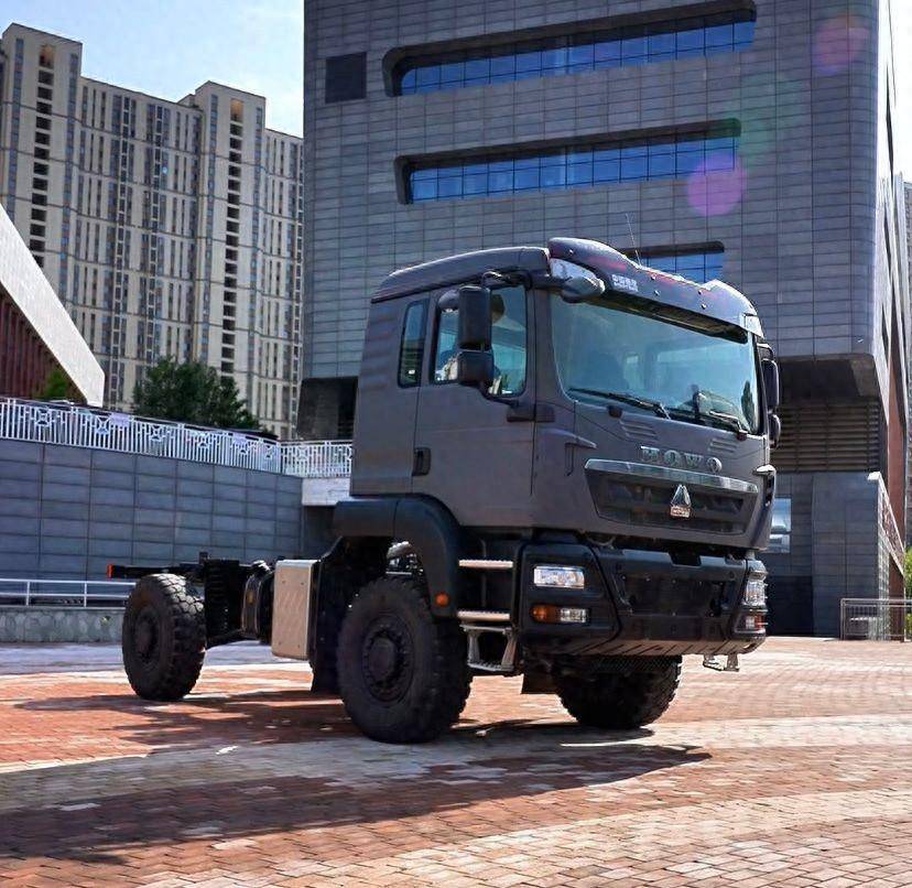 中国重汽豪沃中型4×4独立悬架越野车:荒野主宰,肆意驰骋!