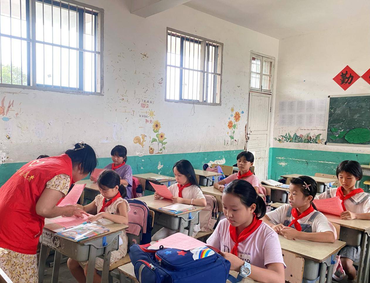 兴国县杰村乡开展"家倍呵护 用心护苗"女童保护宣传志愿服务活动