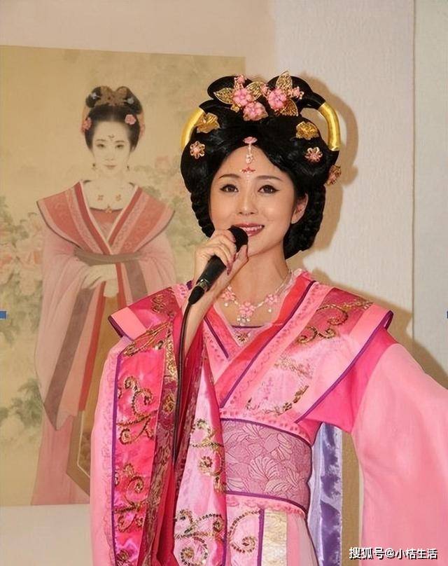 28岁从星光大道成名,却抢"了别人丈夫,现在沦为了家庭主妇_郭津彤