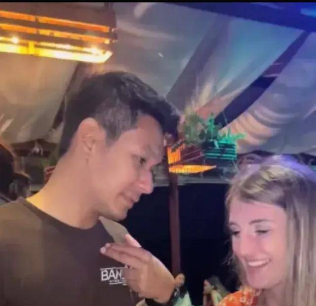 泰国已故男星om原计划明年3月份举行婚礼,amp将为om出家积累功德