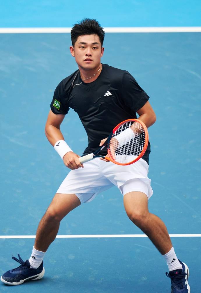 吴易昺横扫晋级上海大师赛次轮,萨巴伦卡进中网八强!