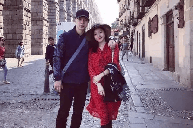 书名：夏露之美：揭秘石川霞只能仰望的马龙选择真爱的幕后故事！