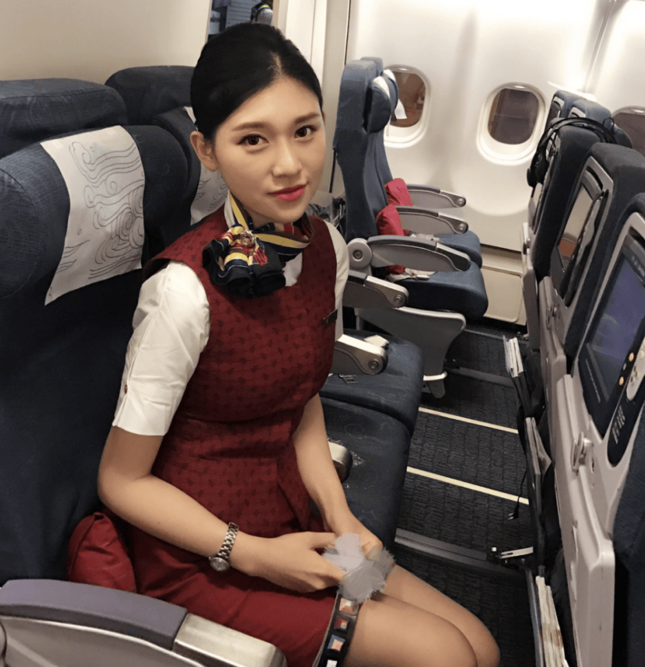 原创国航空姐空少一个月拿多少薪资8000到12万高吗