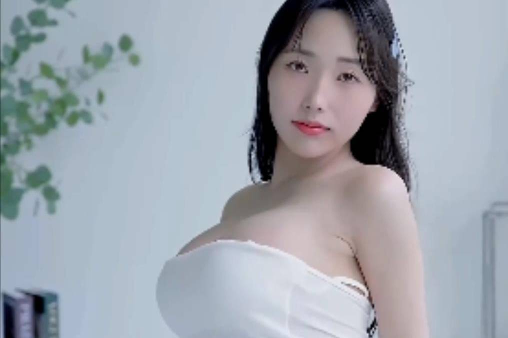 纯白天使!时尚内衣模特私房写真