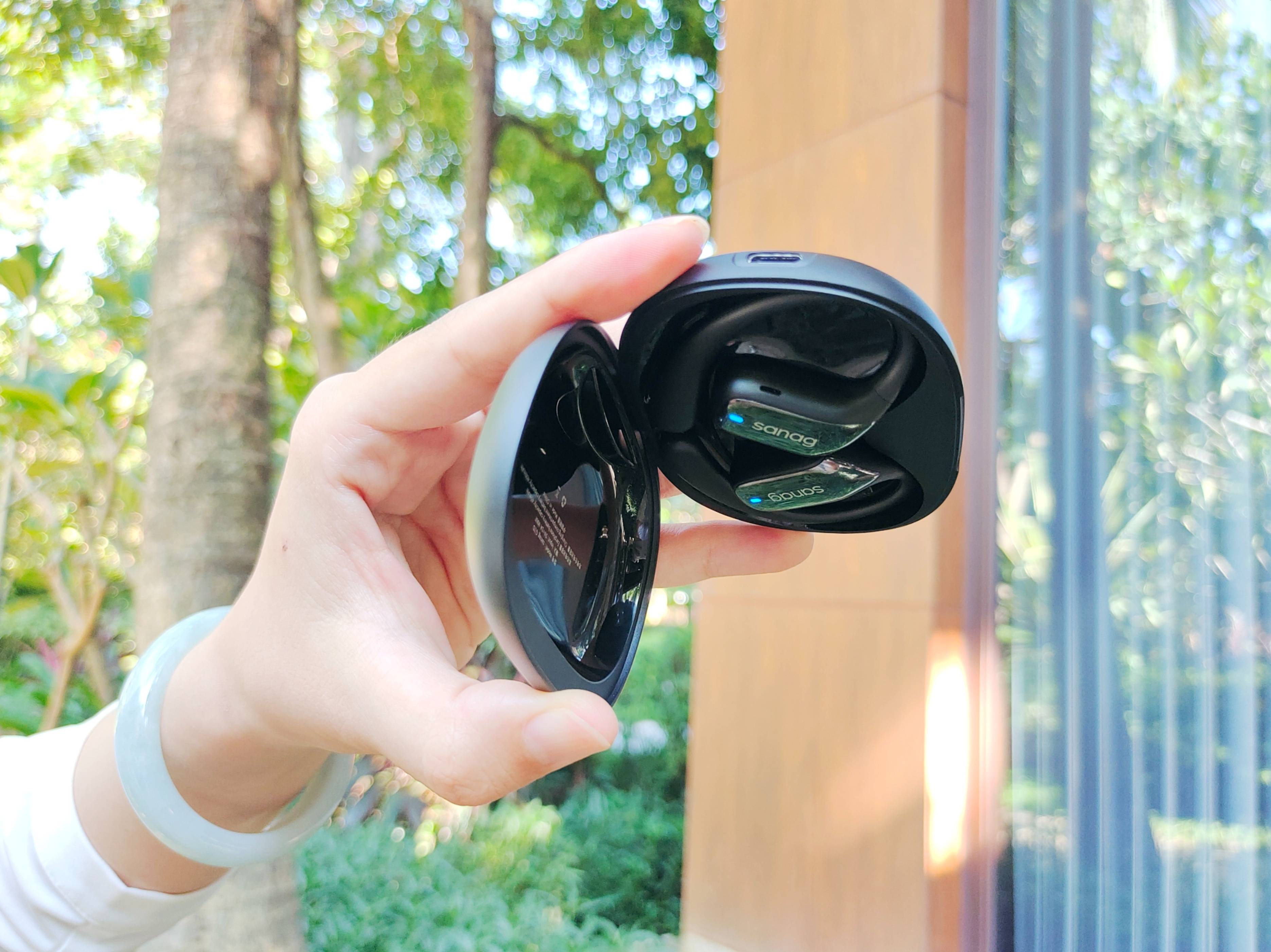 塞那G3s挂耳耳机，轻薄如云，更适合女孩子使用