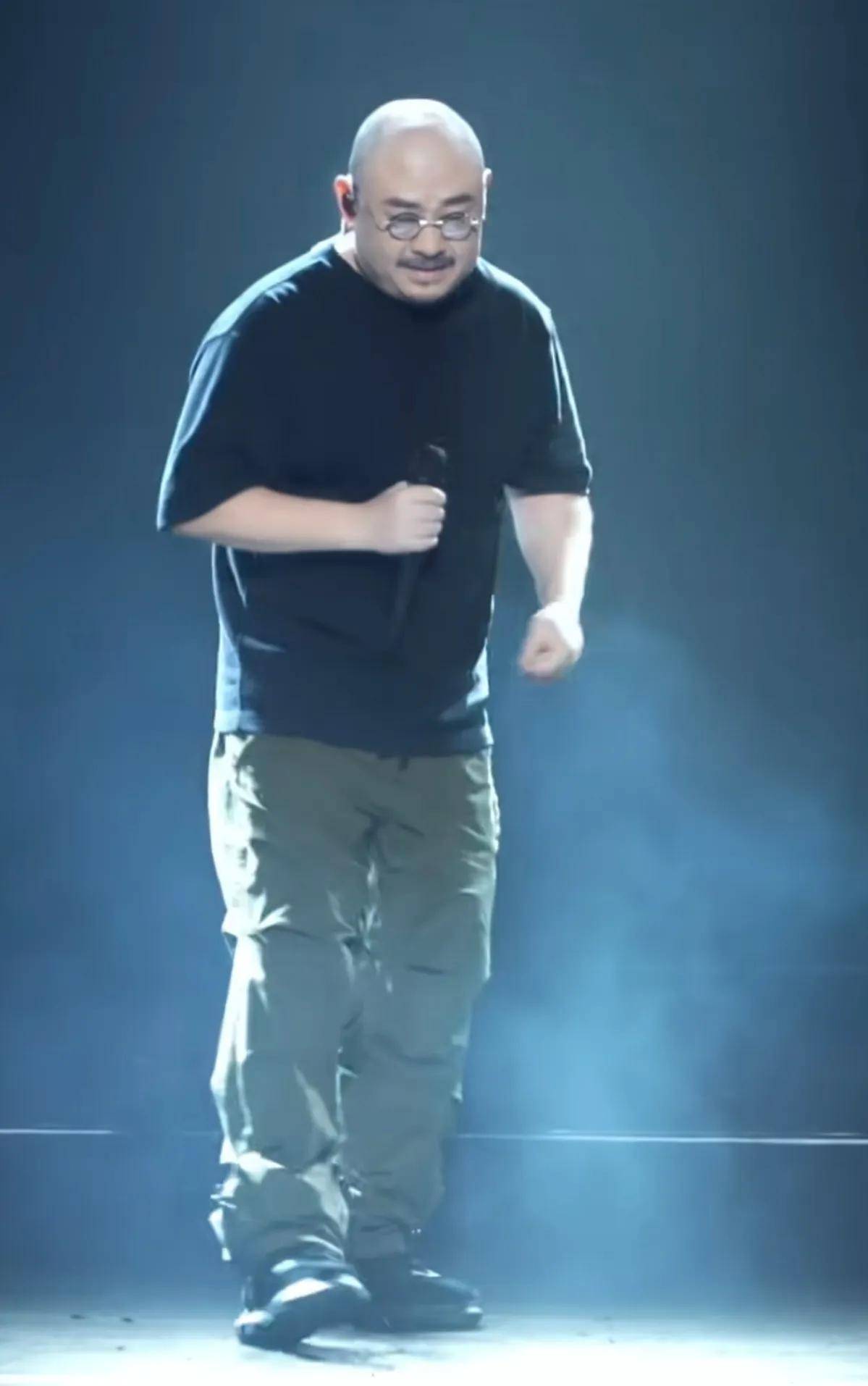 刀郎演唱会再唱《罗刹海市》，咬字清晰气息稳健-刀郎歌曲演唱会视频