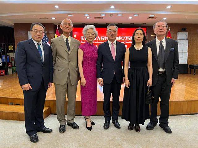 总会派代表团出席了在纽约总领馆举行的庆祝中华人民共和国成立75周年