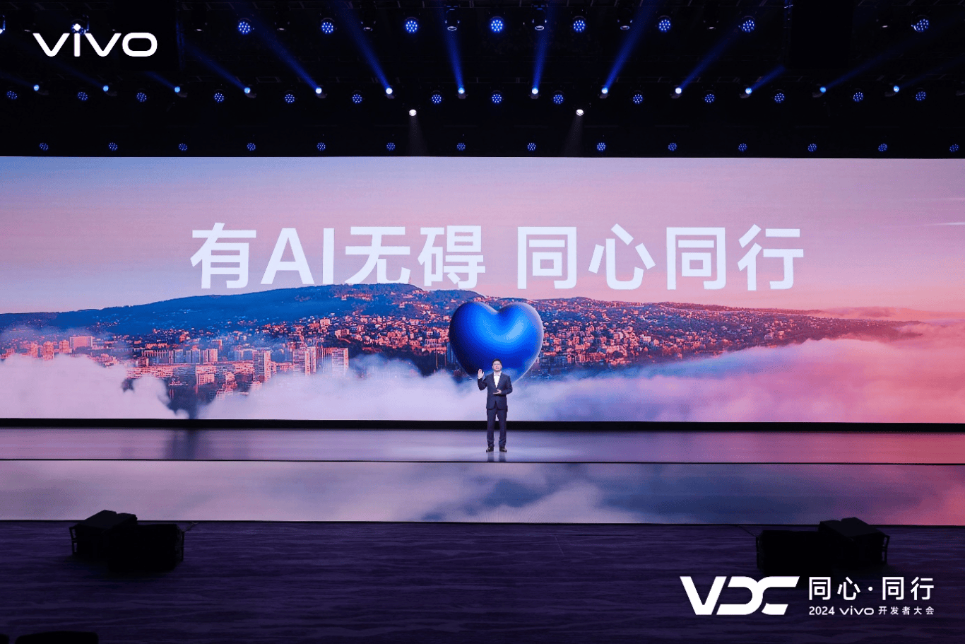 vivo发布全新AI战略 蓝心大模型矩阵及原系统5迎来重磅升级 