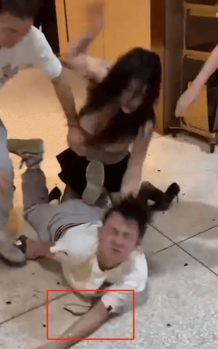 男人扇美女的视频网站_男子扇美女巴掌扇到吐血 男人扇美女的视频网站_男子扇美女巴掌扇到吐血