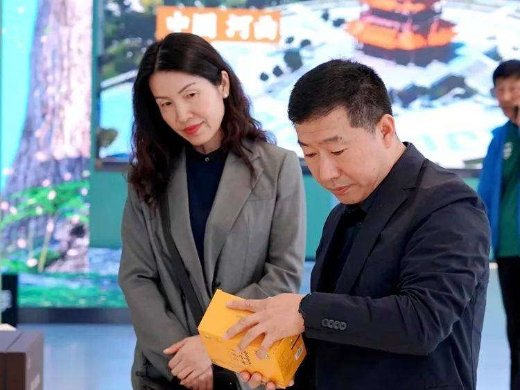 河曲县组织老干部开展重阳节系列活动