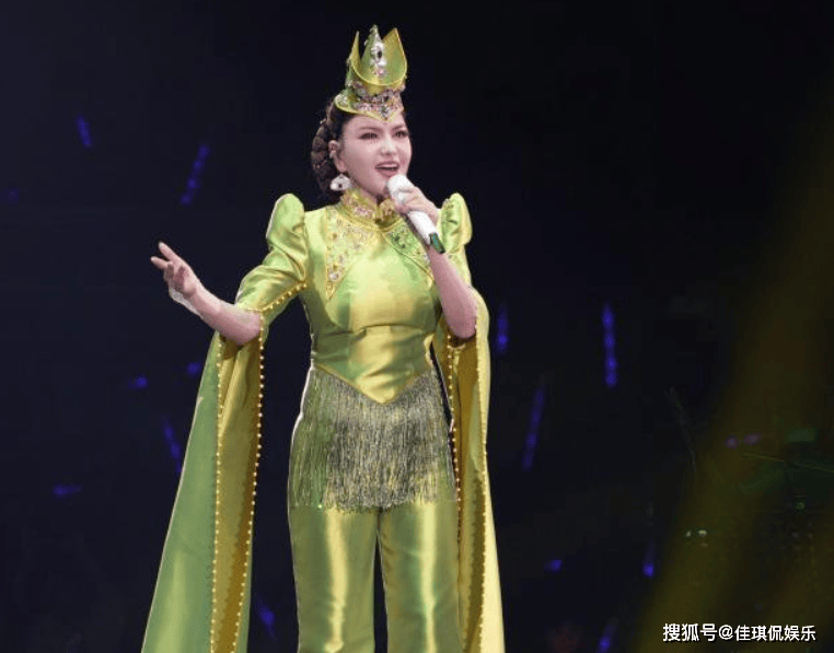 "出道走红,成为央视宠儿,被揭穿真面目后现状惊人_乌兰图雅_公司_托娅