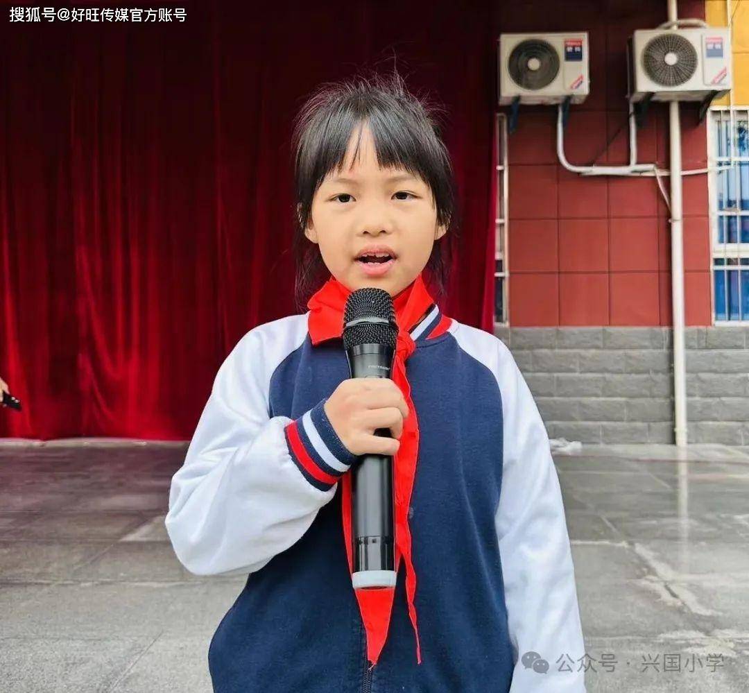 原创西安市长安兴国小学举办二年级分批入队仪式