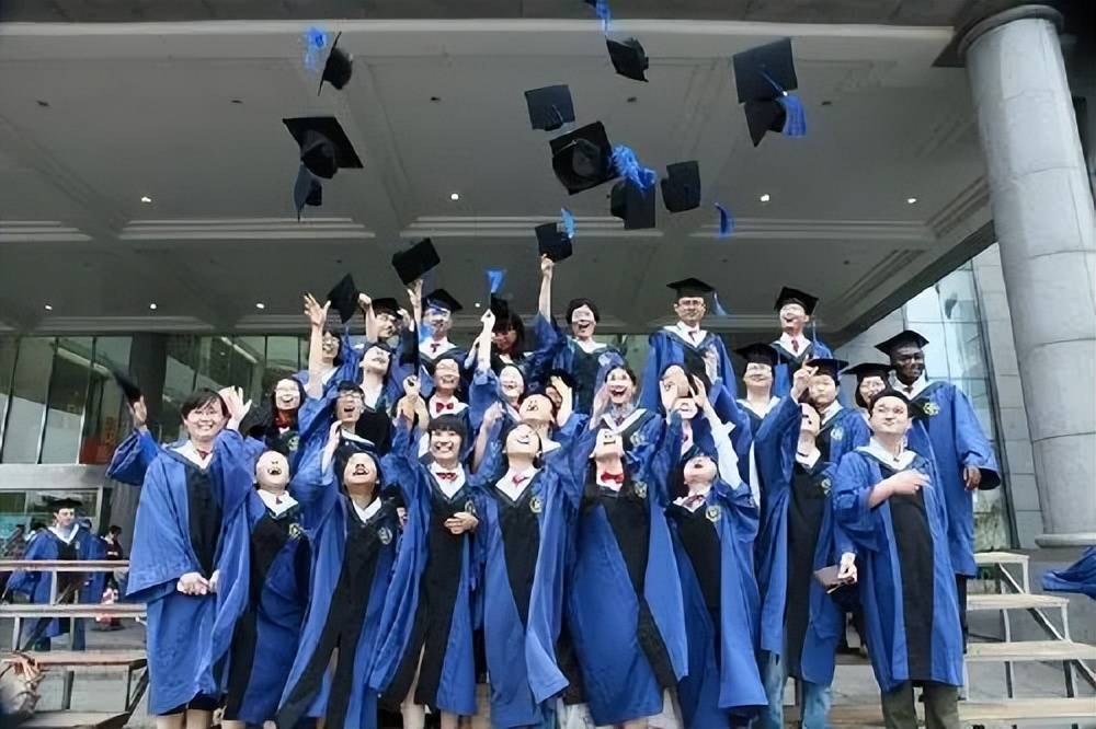 是研究生被冷落了吗？国考近1/6职位仅限本科，而仅限研究生仅3%