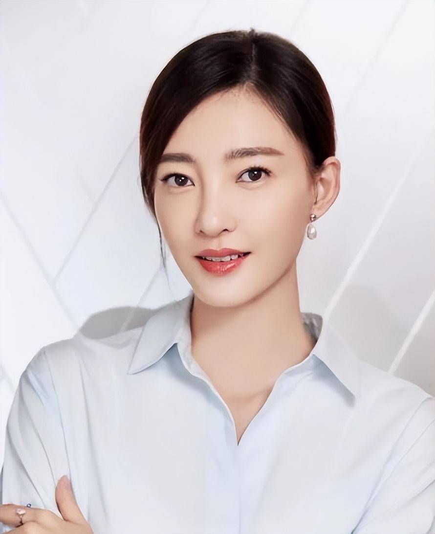 王丽坤与他同居8年,把最好的青春都给了他,他却转身与别人结婚_乔振宇