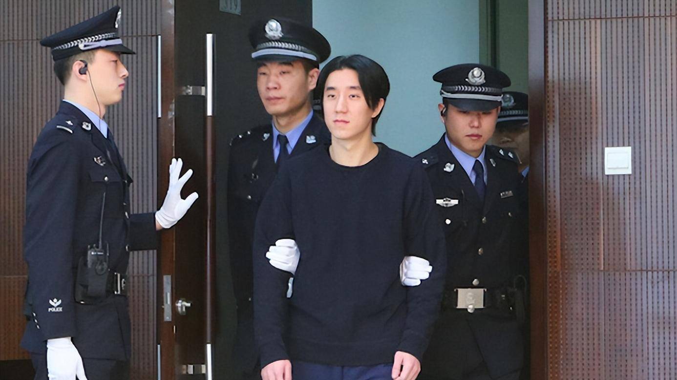 信息来源:环球网林凤娇有着极大的宽容和理解,她在成龙出轨事件