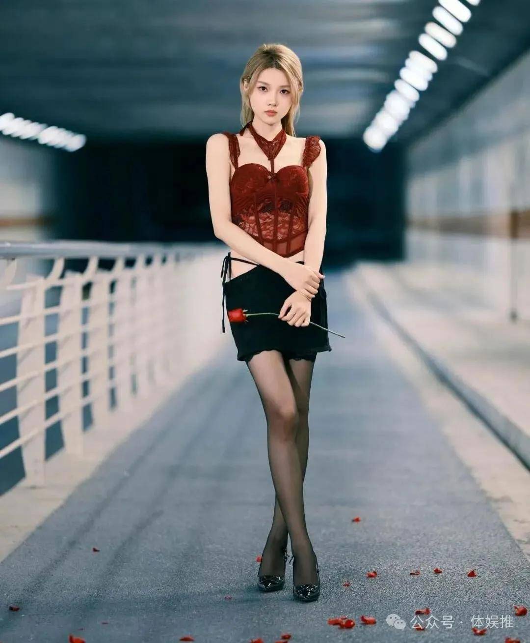 黑丝美腿的致命吸引力,展现无尽魅力!