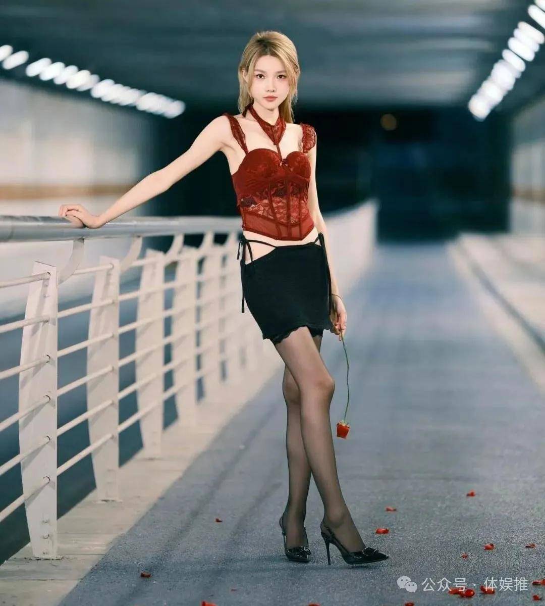 黑丝美腿的致命吸引力,展现无尽魅力!