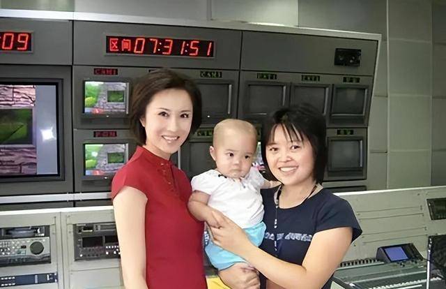 天气预报主持人裴新华近况,她因故回归家庭,现在是一位阔太太