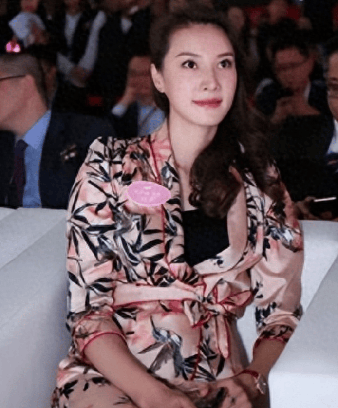 林丹出轨8年后,再看谢杏芳的婚姻,才明白当初的原谅全是算计