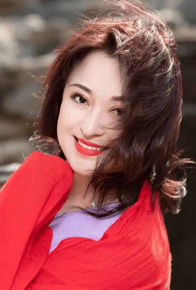 演员王璐瑶:年轻时貌美如花,闪婚富翁当后妈,如今发福成大妈