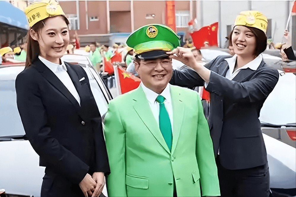 捐款超20亿元,却因100万"逼"妻子下跪_陈光标_活动_高调