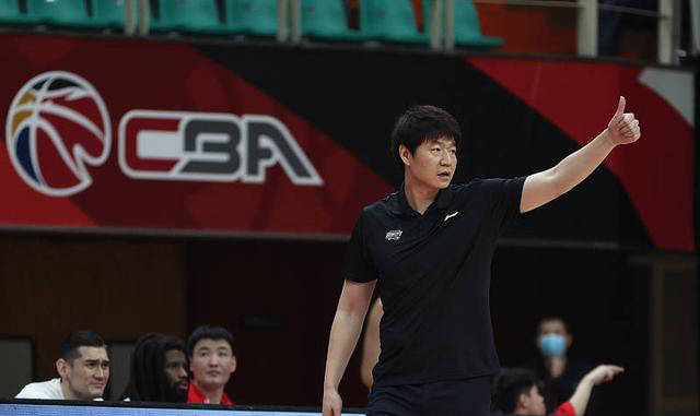 山东男篮新星狂砍35分!混血球员彭泓森展现出惊人天赋和实力