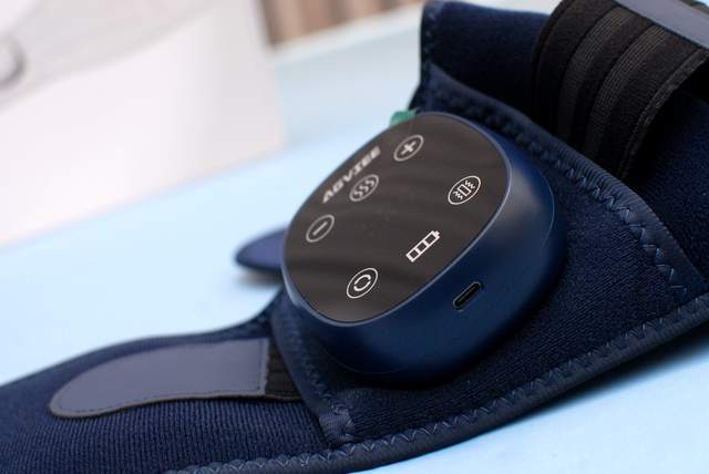 气囊震动双驱动,按摩仪护腰新选择:未野AGVIEE腰部按摩器测评