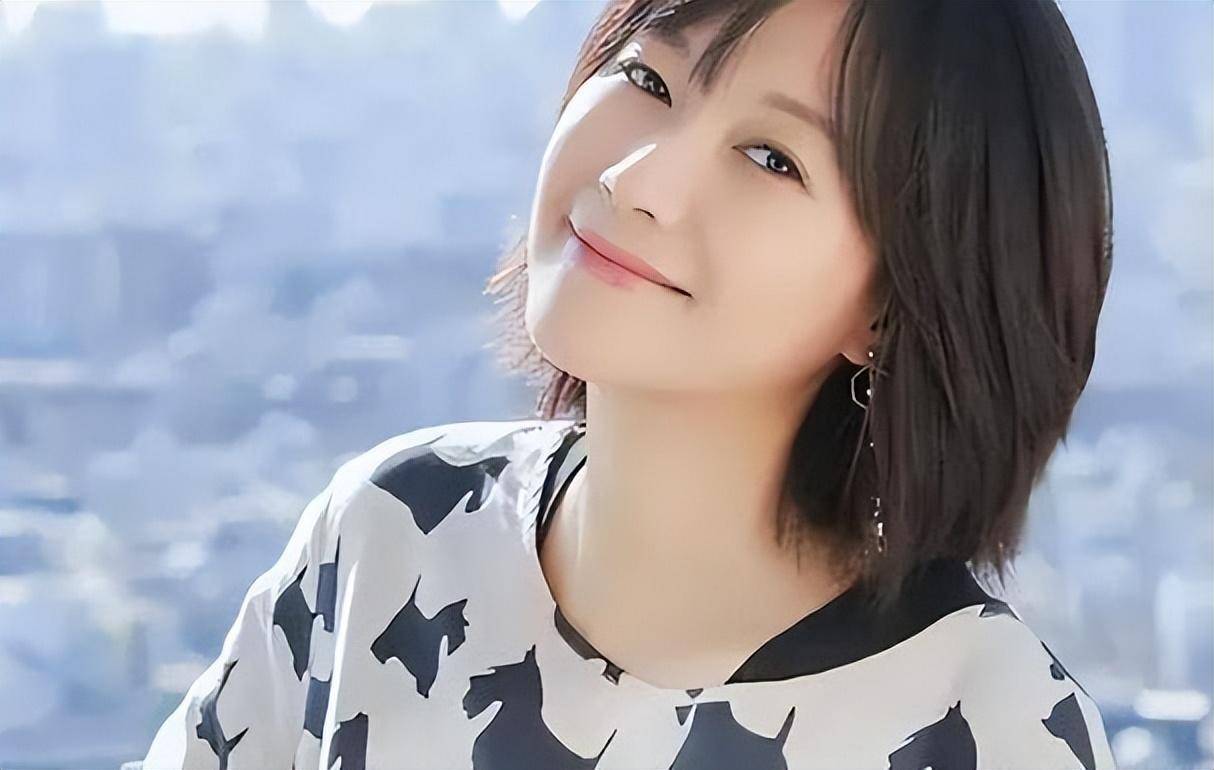 从19岁开始谈恋爱,年近半百还没结婚,"风流才女"徐静蕾现形记_王朔