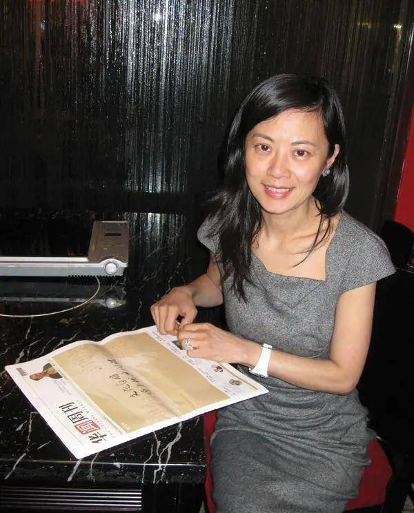 她曾是央视主持人,远嫁国外入英国国籍,如今54岁离婚回中国捞金_姜丰_生活_成为了