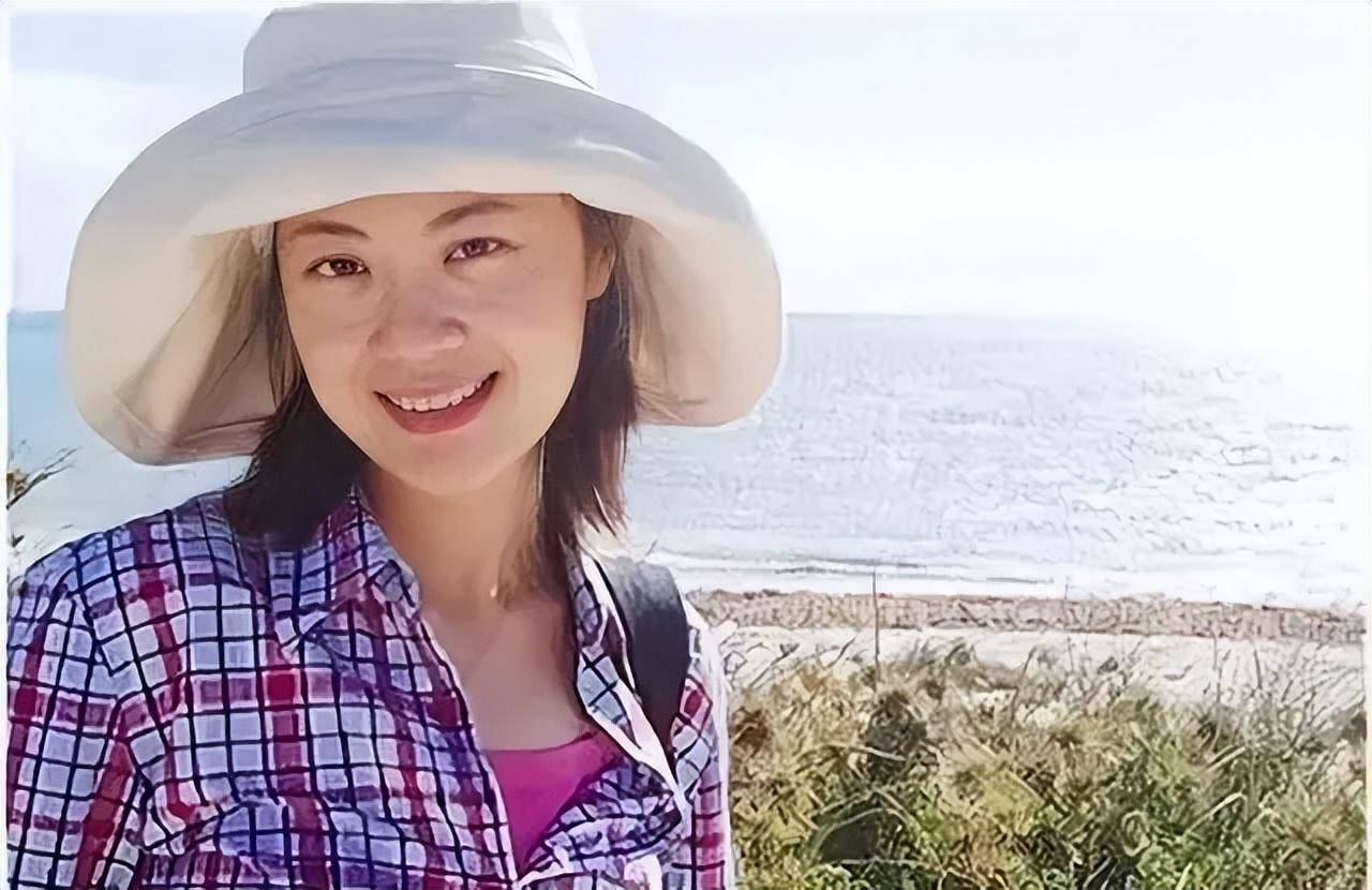 她曾是央视主持人,远嫁国外入英国国籍,如今54岁离婚回中国捞金_姜丰_生活_成为了