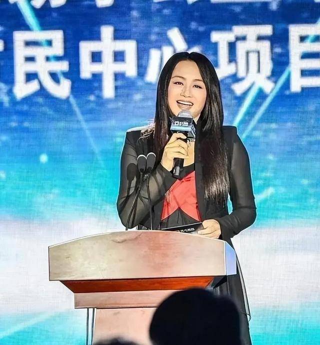 新相亲大会女嘉宾曹颖图片