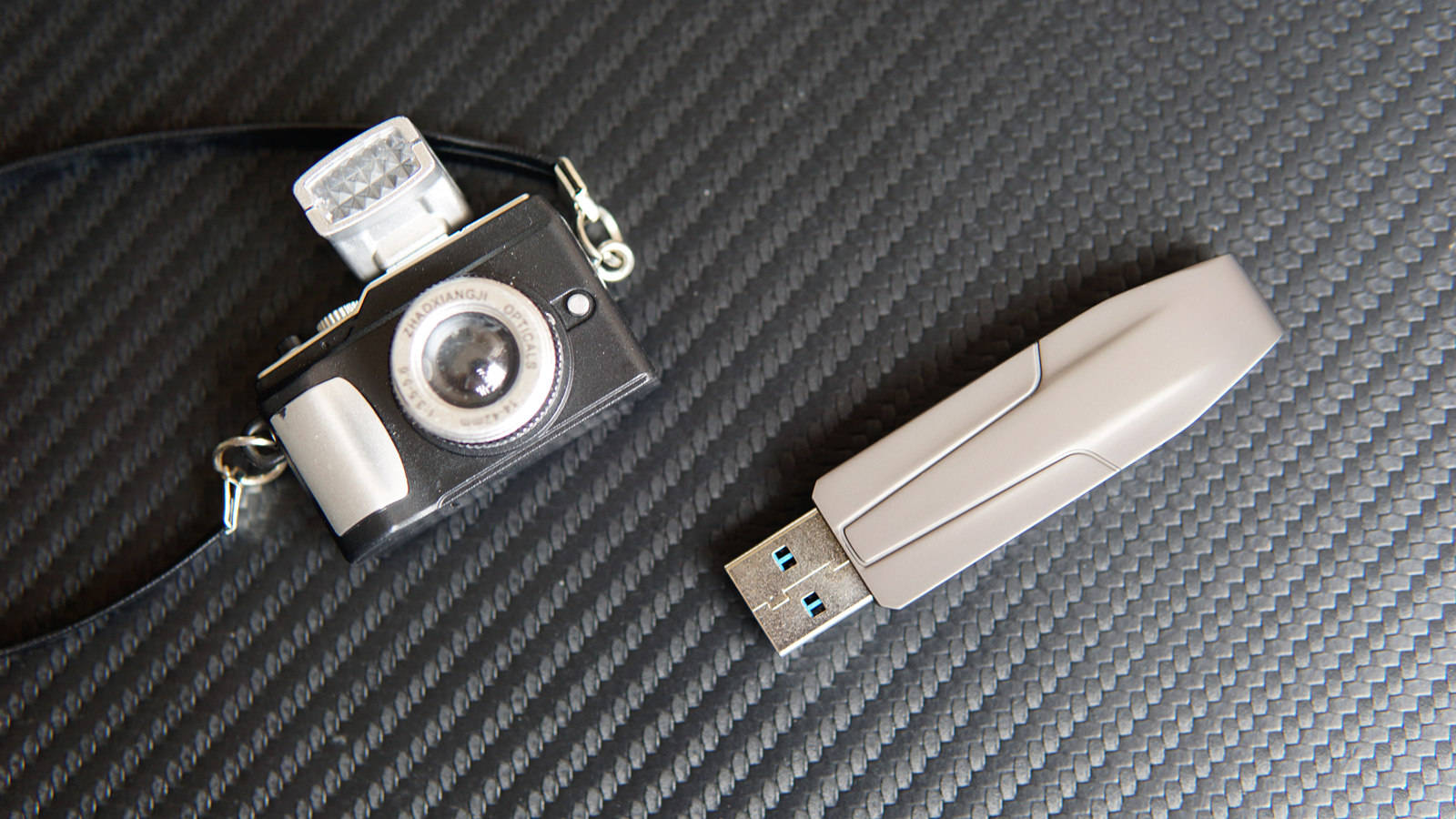 多场景应用下的速度与激情，朗科（Netac）1TB USB3.2 超疾速固态U盘！