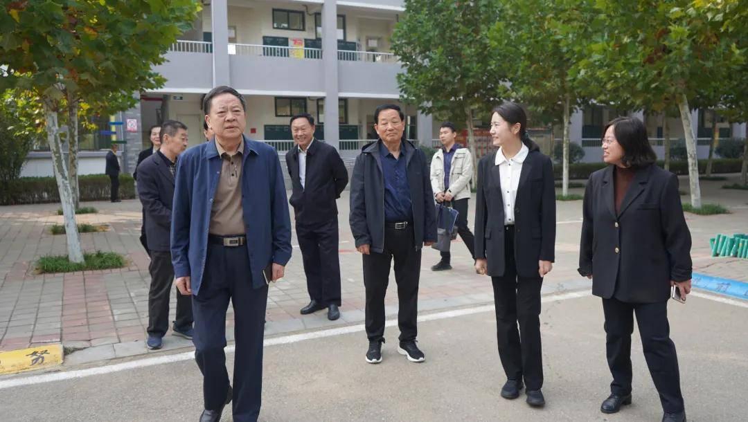 济宁市关工委联合曲阜市关工委走进曲阜九巨龙公益学校健康义诊