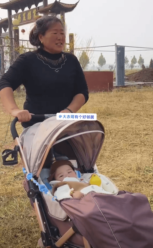 大衣嫂带娃他连看都不看,除了吃喝就是唱歌_朱之文_孩子_陈萌