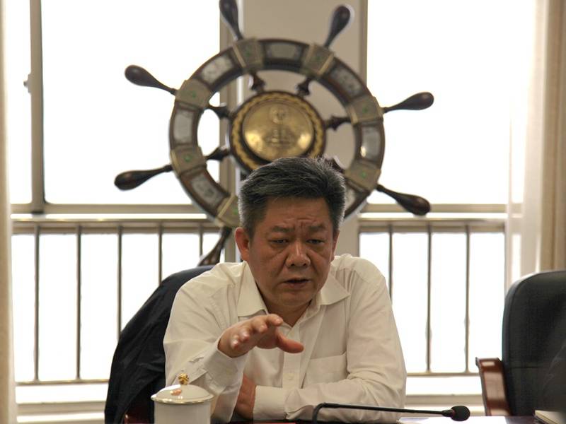 他25岁连升三级跃升为乡党委书记,29岁就当上了县委常委和副县长,34岁