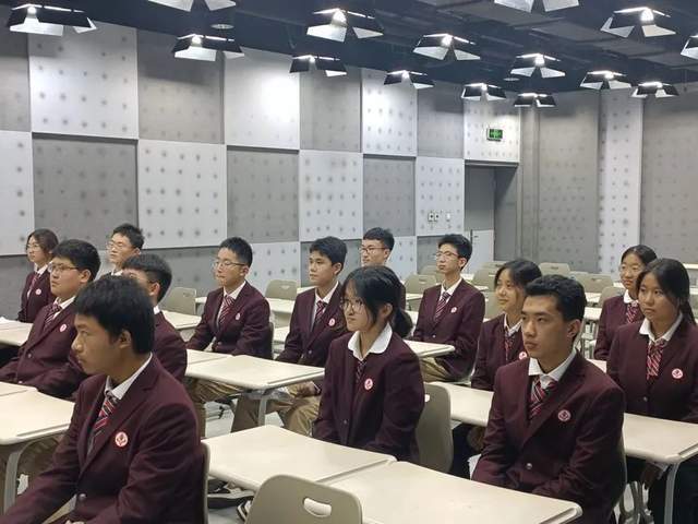 牛栏山一中举行区骨干教师化学特色班会示范课:海"钠"百川