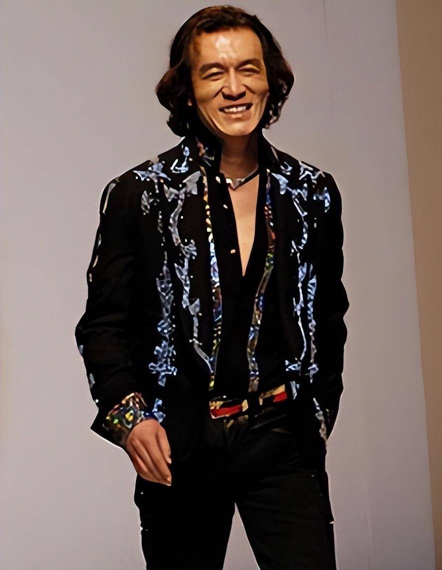 李咏:时隔5年死因被揭开,不是去美国享福,而是怕年迈父母担心