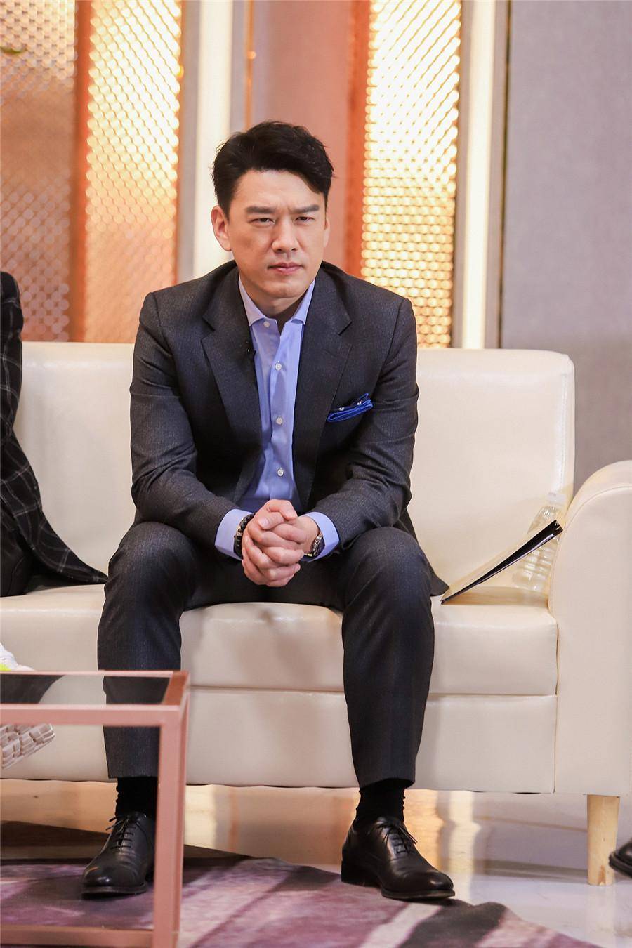 为饰演马化腾花4万配眼镜,拿30万定制西装,王耀庆到底有多敬业