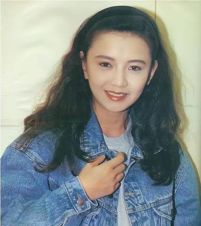 曾华倩:曾跟梁朝伟同居6年,独自抚养儿子,如今儿子成她的骄傲