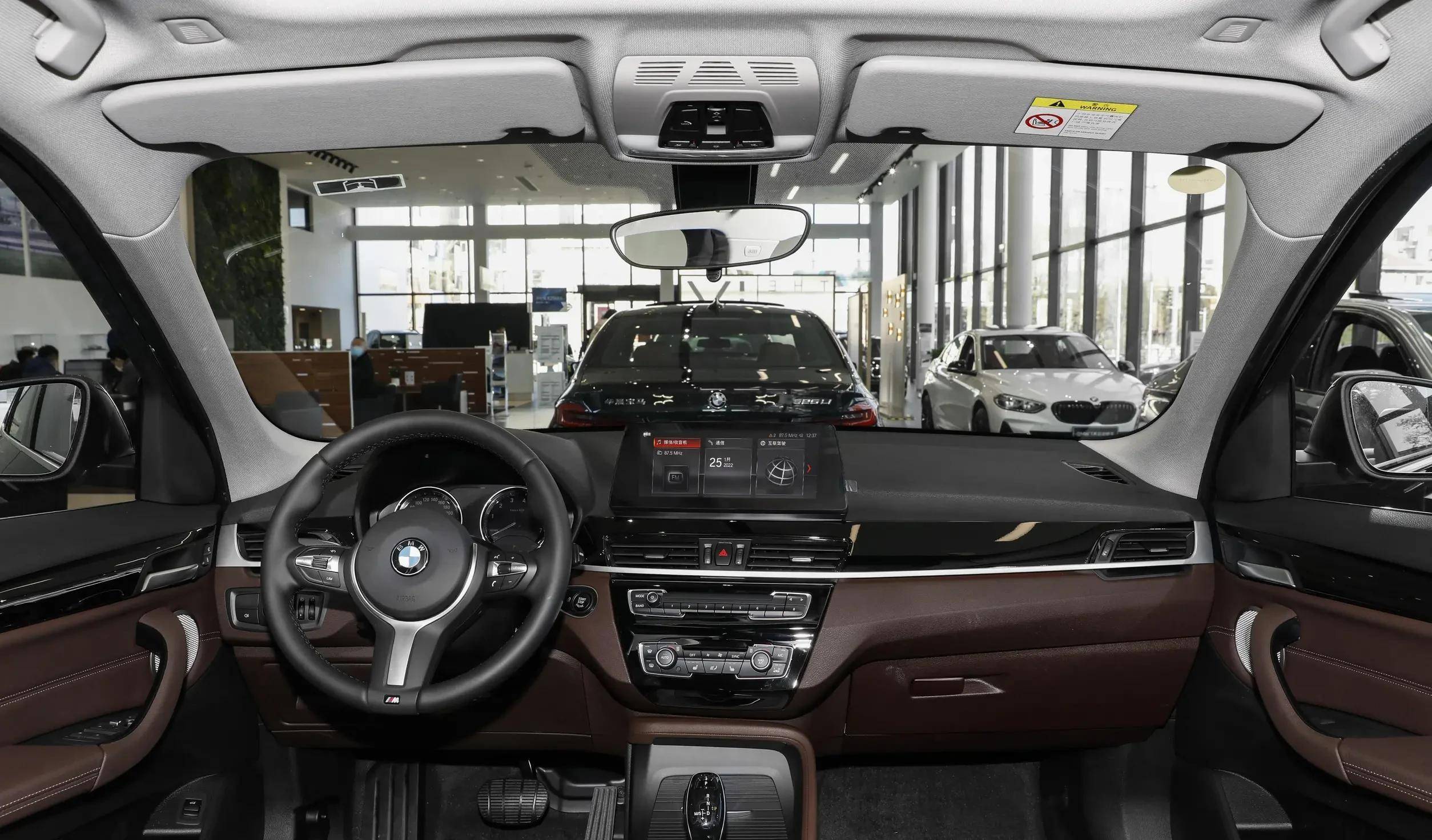 2.0t四驱,油耗低,价格低,空间大,德系豪华家用suv,带你看看宝马x1
