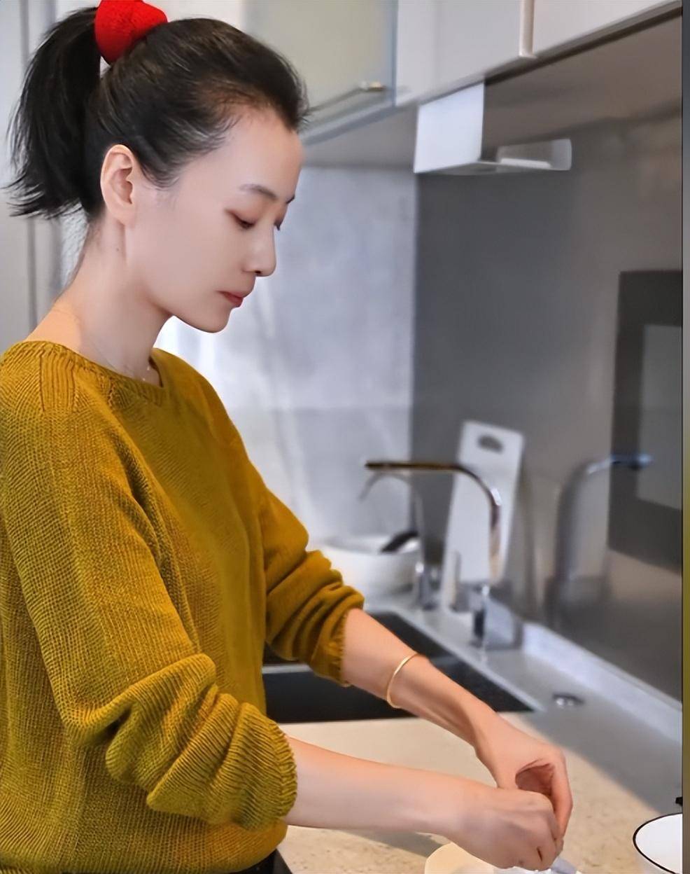 登三次春晚仍然不温不火,如今40岁不婚不育享受生活_徐梵溪_工作_美食
